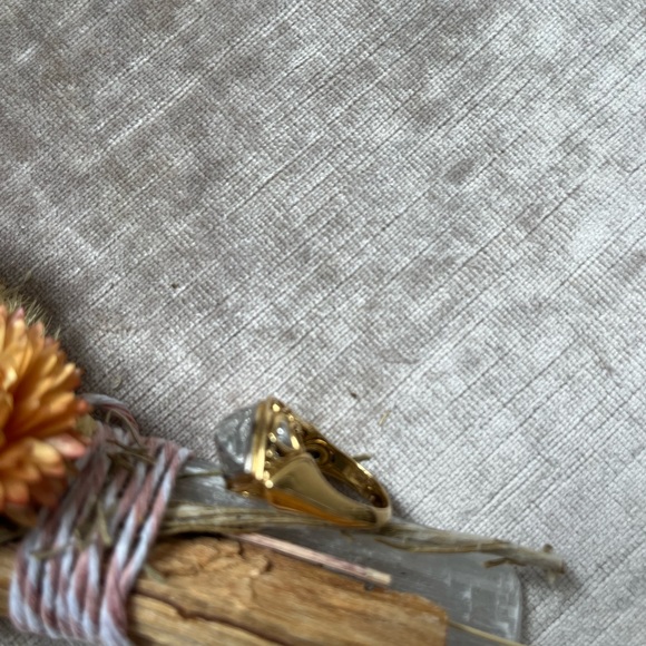 Auth John Hardy Solid Yellow And White Gold 18K Batu Glacier White Topaz Ring - Picture 3 of 7